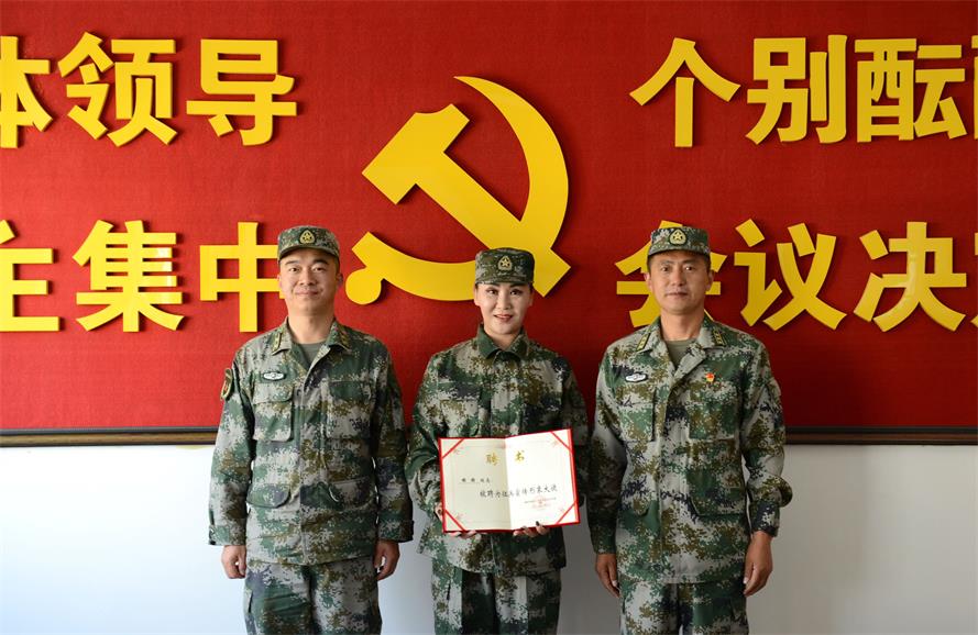 6a91b150c4316c66a7a69c6e88a8c98.jpg 中国国际新闻杂志社音乐传播院副院长、歌手格格被聘为锡林浩特征兵宣传形象大使