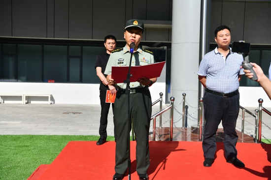 郑州管城回族区举行英模挂像进校园集中悬挂仪式