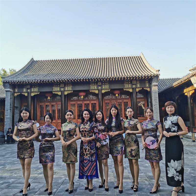 �й��������ţ����ܰ��ڷۺ�˿��������Ů�����ٽ���