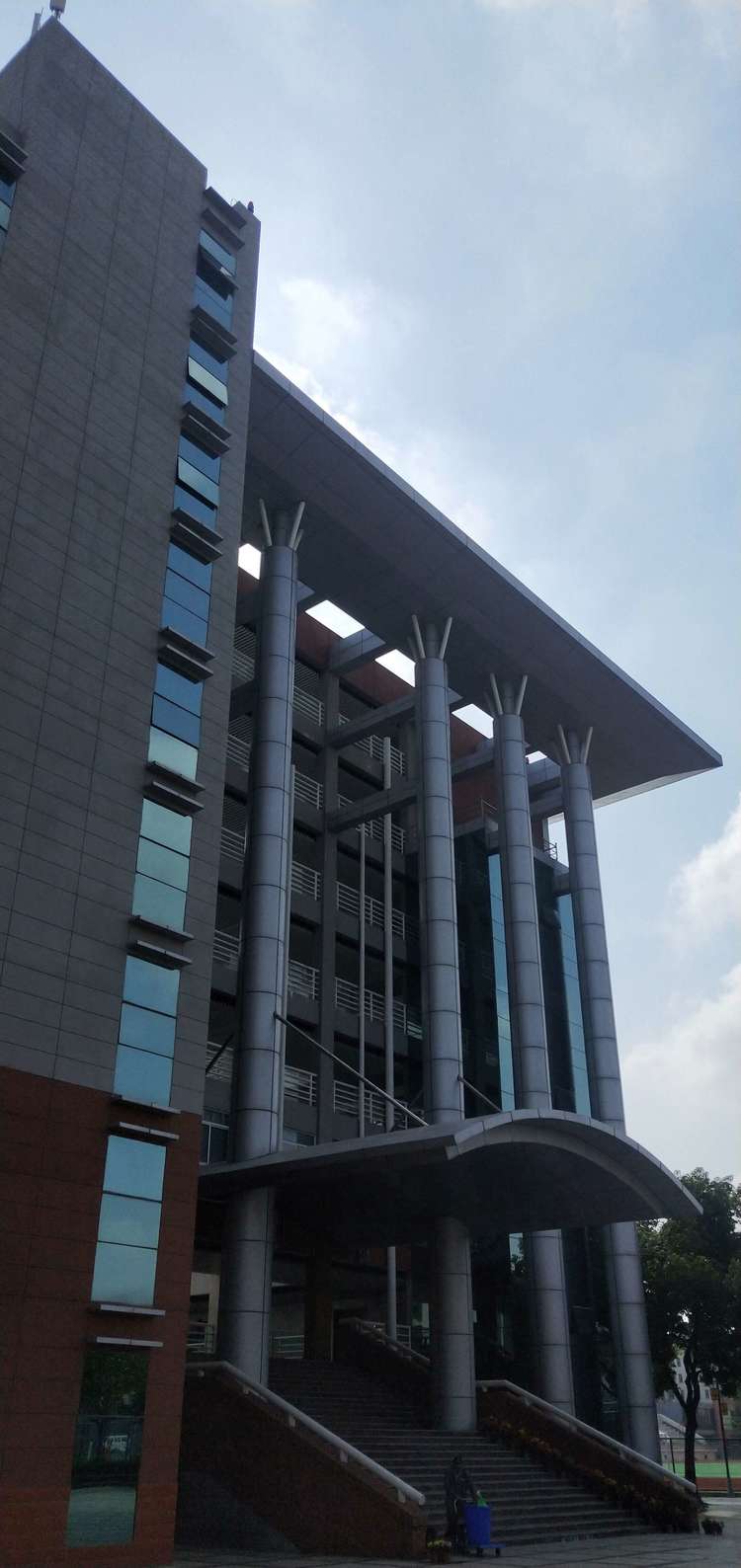 画家养林、黄亚伟被南京工业技术职业大学聘为特聘教授