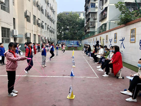 郑州市管城区南学街小学开展体质健康测试暨秋季运动会活动