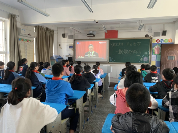 郑州管城区南学街小学“每周一星”榜样教育走进抗疫英雄钟南山