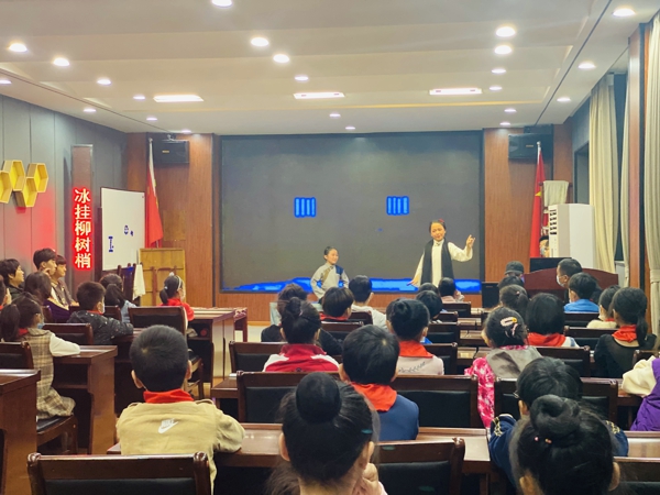 坚定文化自信 弘扬优良传统——中原区2020年“戏曲进校园”活动走进郑州市百花艺术小学