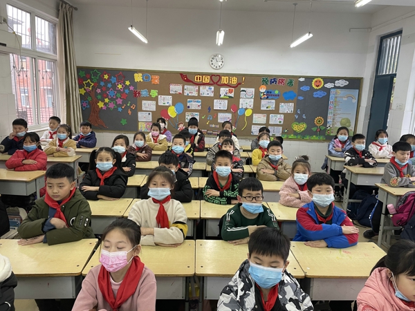 郑州管城回族区南关小学 组织观看《新时代好少年》先进事迹