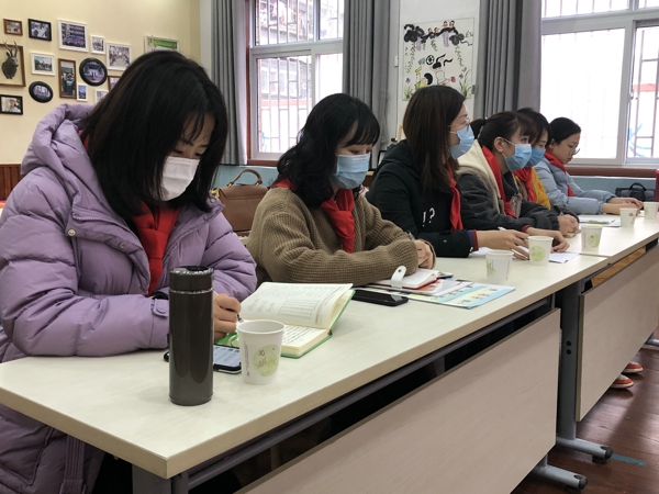 郑州市方楠少先队名师工作室开展学习贯彻党的十九届五中全会精神座谈会
