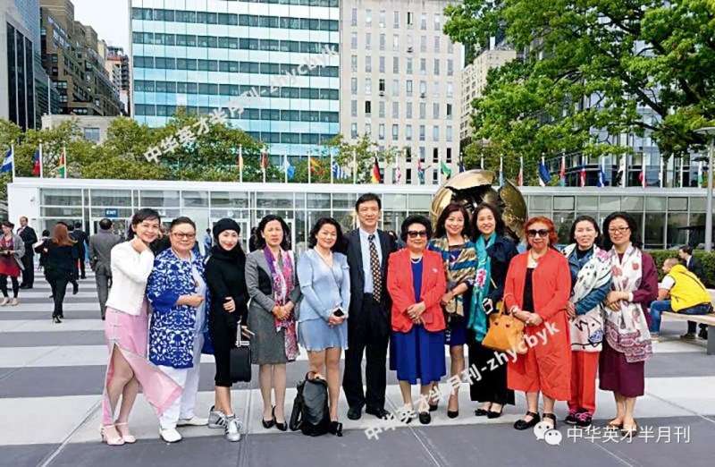 6龚巧玉院士同中国女企业家代表团在联合国成立70周年庆典时合影.jpg 6龚巧玉院士同中国女企业家代表团在联合国成立70周年庆典时合影.jpg